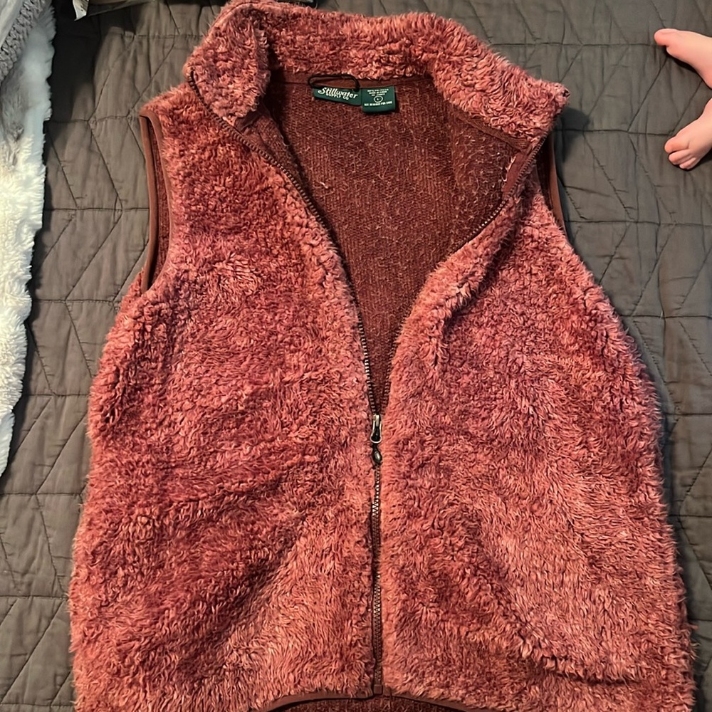 Stillwater Supply Co. 100% polyester maroon vest size large